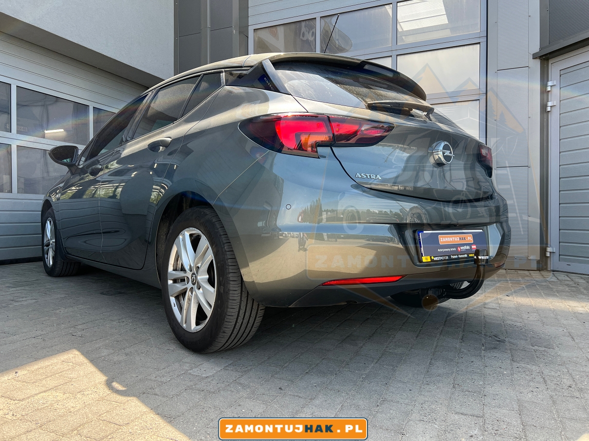 Hak holowniczy Westfalia w Oplu Astra K - wyjątkowe połączenie estetyki i praktyczności